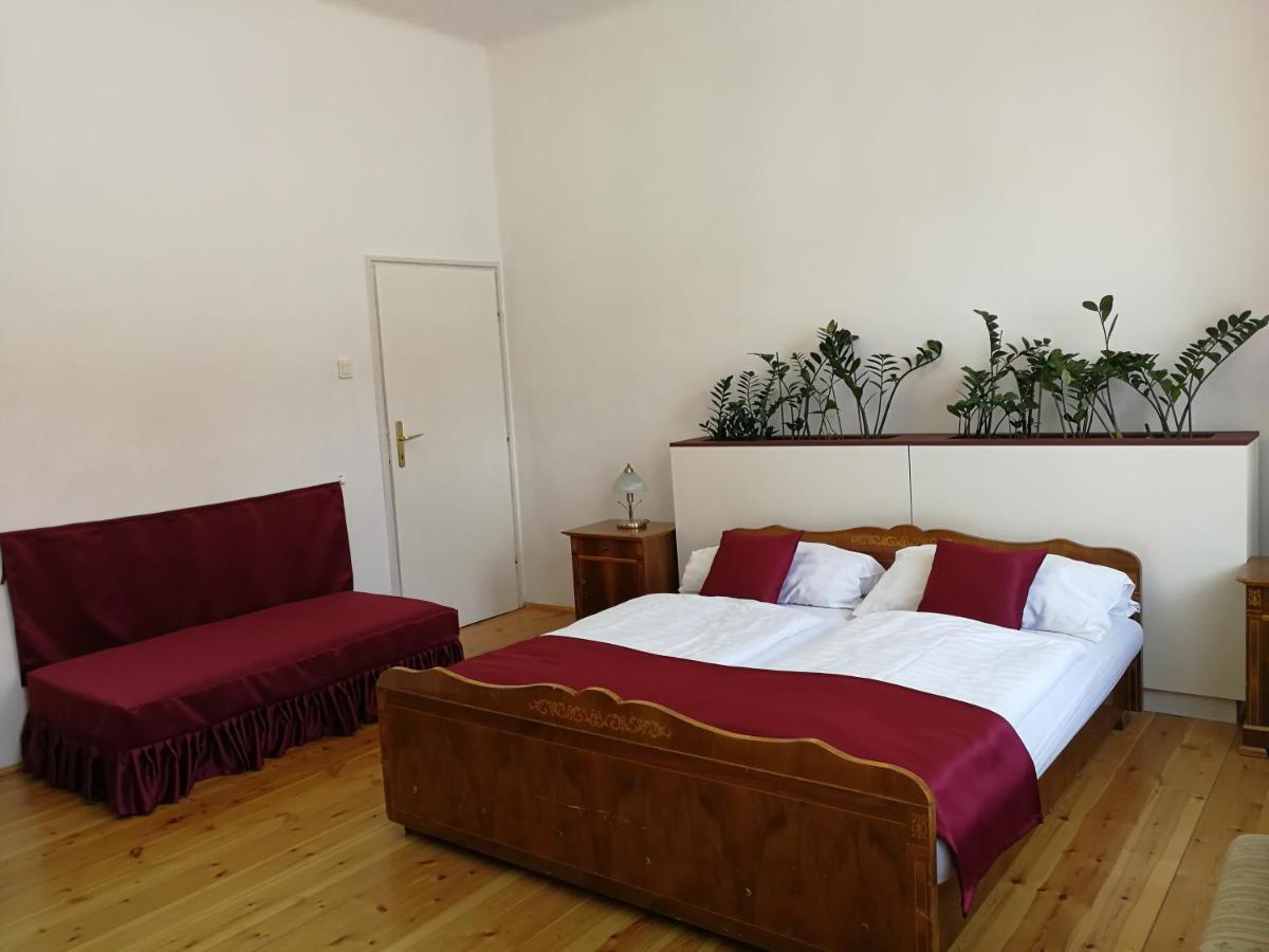 Tulipanvendeghaz Pensiune 3*